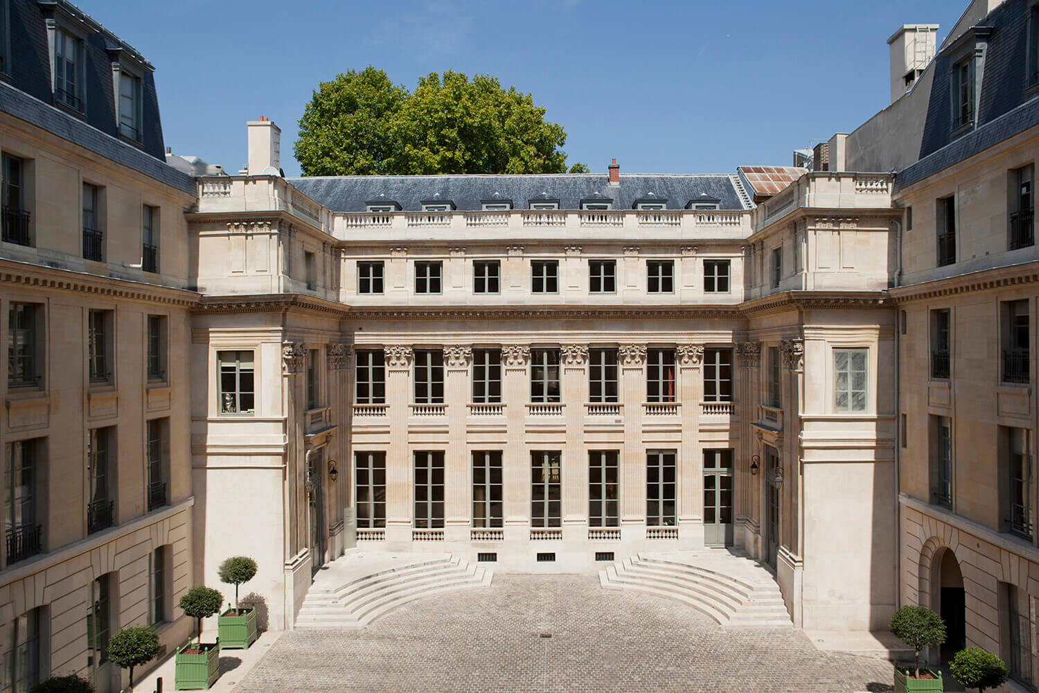 façade de l'hotel rochechouart